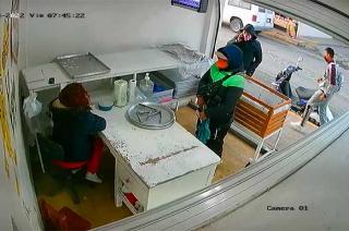 El sujeto intentó asaltar una panadería.