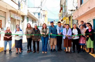 La alcaldesa Nancy Valdez Ruiz entregó la calle Vicente Guerrero en San Jerónimo Acazulco, una obra que busca mejorar los traslados de las familias de Ocoyoacac.