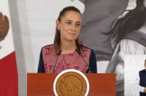 Claudia Sheinbaum durante su conferencia matutina, donde realizó señalamientos contra TV Azteca.