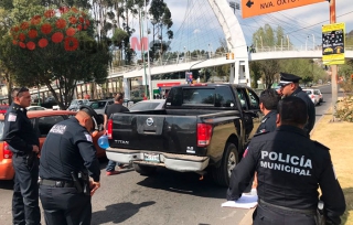 Traían a dos heridos de bala en su camioneta; fueron detenidos
