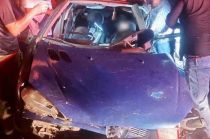 La unidad quedó destrozada de la parte frontal y el parabrisas.