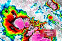 Boris se desplaza lentamente hacia las costas de Guerrero y podría tocar tierra entre la noche de este lunes y la madrugada del martes.