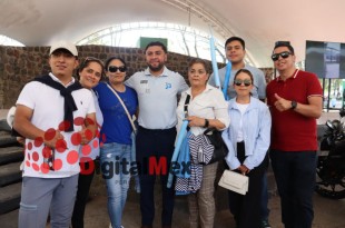 Jesús Ángel Cadena Alcalá, acompañado de sus simpatizantes en el inicio de su campaña en Toluca