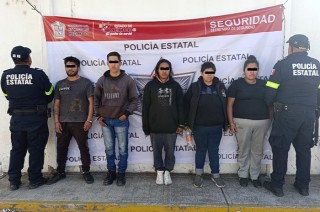 Los oficiales detuvieron a Janer “N” de 27 años, Ivonne “N” de 38 años, así como Diana “N”, Juan “N” y Fátima “N” estos tres de 21 años.