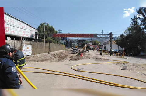 Elementos de Protección Civil y Bomberos de Cuautitlán Izcalli acudieron al lugar para controlar la emergencia y evitar riesgos mayores.