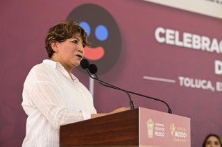 Delfina Gómez Álvarez visitó la planta Mondelēz Snacking, empresa que invierte 75 millones de dólares y genera 2 mil 225 empleos en el Estado de México.