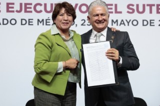 Por primera vez un gobernador hace entrega personal de la Toma de Nota al Comité Ejecutivo del SUTEYM: Herminio Cahue Calderón.