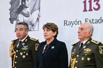 La gobernadora del Edoméx encabezó la ceremonia en la 22/a Zona Militar y entregó reconocimientos a mujeres integrantes de las Fuerzas Armadas.