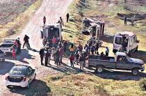 Esperaban la llegada de una grúa para levantar la camioneta y retirarla del lugar