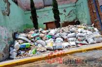 Los montones de basura porque no pasa el servicio de recolección