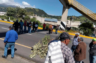 La protesta ha generado afectaciones al tránsito de automovilistas y transportistas hasta obtener una respuesta concreta de las autoridades.