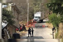 De acuerdo con los primeros reportes, los uniformados respondieron a una alerta por el robo de un camión que presuntamente transportaba electrodomésticos.