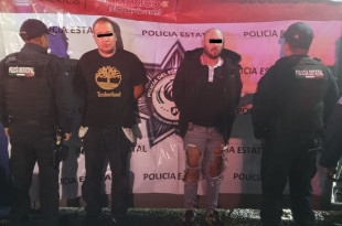 Los detenidos, junto con el arma de fuego asegurada, fueron presentados en la Fiscalía General de la República (FGR), con sede en Toluca.