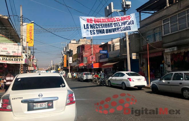 En Xonacatlán quieren servicios, no arco inútil y caro