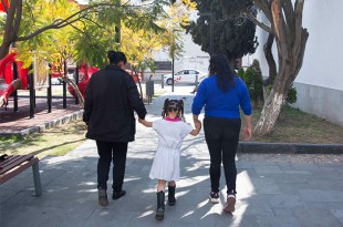 Cuatro adopciones de familias homoparentales destacan en los esfuerzos del organismo por garantizar el derecho de niñas, niños y adolescentes a un hogar amoroso e inclusivo