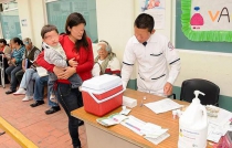 Aplica ISEM 500 mil dosis de vacuna para prevenir neumonía