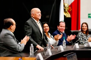 Senado rinde homenaje a Sergio Corona por 75 años de carrera