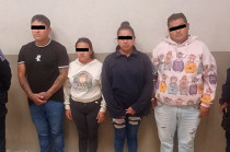 Los detenidos fueron identificados como: Yulissa “N”, 26 años; Evelyn “N”, 32 años; Mario “N” y Carlos “N”, 30 años, quienes aparentemente intentaron ofrecer dinero a los uniformados