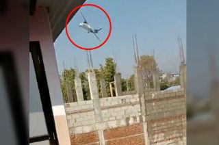 Se difundió un video que muestra el momento exacto en el que la aeronave perdió el control y se desplomó, dejando al menos 68 muertos.