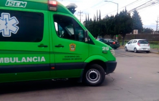 Balean, los vendan y les roban camioneta a padre e hija, en Toluca