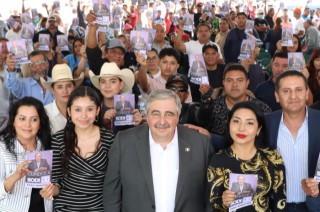 Ricardo Sodi Cuéllar con los socios de TUSSAT en San Antonio Tultitlán.
