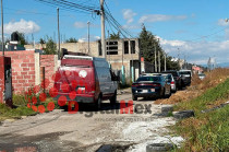 Durante la revisión, los agentes encontraron un bulto envuelto en cobijas, que al ser corroborado correspondía al cadáver de un hombre.