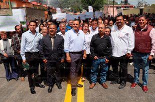 El alcalde de Toluca, Ricardo Moreno Bastida, encabezó la entrega de la rehabilitación de la avenida del Trabajo, una vialidad que beneficia a habitantes de La Maquinita, Guadalupe Club Jardín y La Magdalena.