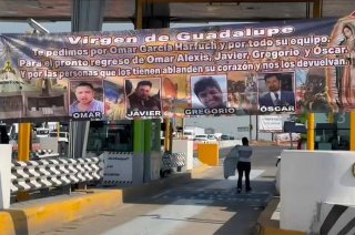 Familiares de Omar, Javier, Gregorio y Óscar liberaron el paso en la caseta El Dorado para exigir que se intensifique su búsqueda tras siete meses desaparecidos.