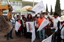 El gobierno de Ixtlahuaca realiza trabajos de pavimentación, bacheo y drenaje en distintas localidades para atender vialidades de uso cotidiano.
