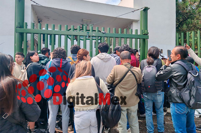 #Video: Estudiantes de la FCPyS de #UAEMéx exigen regreso a clases presenciales