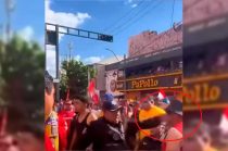 Video: Investigan a policía por agresión a aficionado en estadio Nemesio Diez