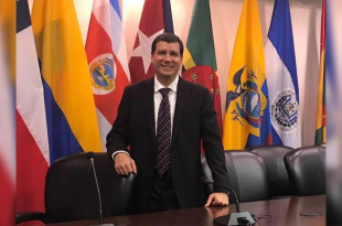En entrevista con DigitalMex, destacó que los electores lo encontrarán el 1 de junio en la boleta rosa, correspondiente a magistraturas de circuito y se podrá votar por él con el número 34.