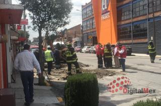 Llegaron elementos de bomberos Toluca y personal de la compañía de gas para contener la fuga.