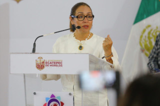 Azucena Cisneros presenta actividades culturales en Ecatepec