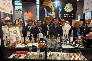 Una delegación de seis mezcaleros mexiquenses está participando en conferencias, degustaciones y citas de negocios para promover sus productos a nivel mundial.