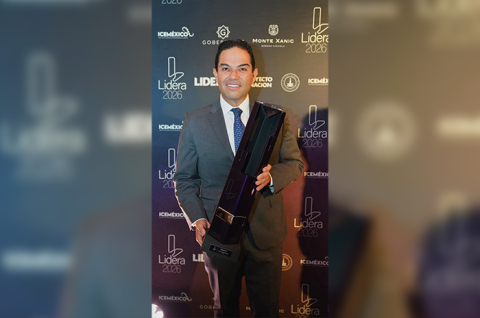 Enrique Vargas del Villar recibe el Premio Lidera como Legislador del Año, reconocimiento a su productividad en el Senado y a las más de 130 iniciativas impulsadas.