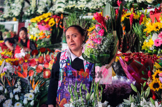 A pesar del aumento de precios, la tradición del Día de Muertos mantiene su fuerza en Edoméx