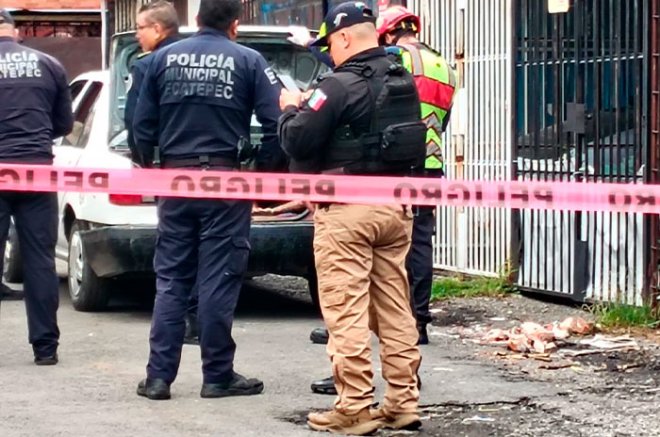 Vecinos de la unidad habitacional FOVISSSTE alertaron sobre un Nissan Tsuru aparentemente abandonado; policías encontraron dos cuerpos en la cajuela.