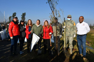 Autoridades y ciudadanos participan en la limpieza del humedal norte de San Mateo Atenco
