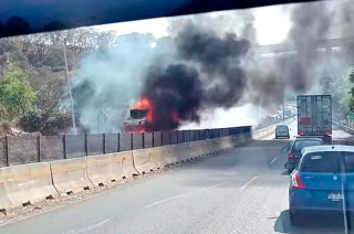 Video: Arde tráiler de Barcel en la Chamapa-Lechería