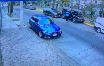 #Video: Automovilista escapa de sujetos que iban a robarle la camioneta en #Naucalpan