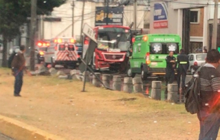 Camión se queda sin frenos y se estampa en San Mateo Atenco; hay cuatro heridos