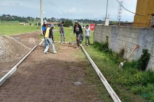 #VillaVictoria trabajan en repavimentación con medidas de sana distancia