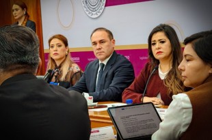 Alejandro Castro participa, además, como secretario en la Comisión Electoral y de Desarrollo Democrático y en el Comité de Vigilancia a la Contraloría.