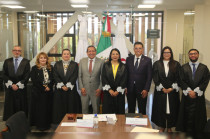 Integrantes del Tribunal de Disciplina Judicial, magistradas, magistrados e invitados permanentes durante la sesión extraordinaria