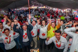 Plaza cívica de la cabecera municipal, acompañado por más de ocho mil simpatizantes