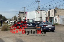 Autoridades acordonaron la zona y la Fiscalía del Estado de México realiza las diligencias correspondientes para esclarecer el accidente.