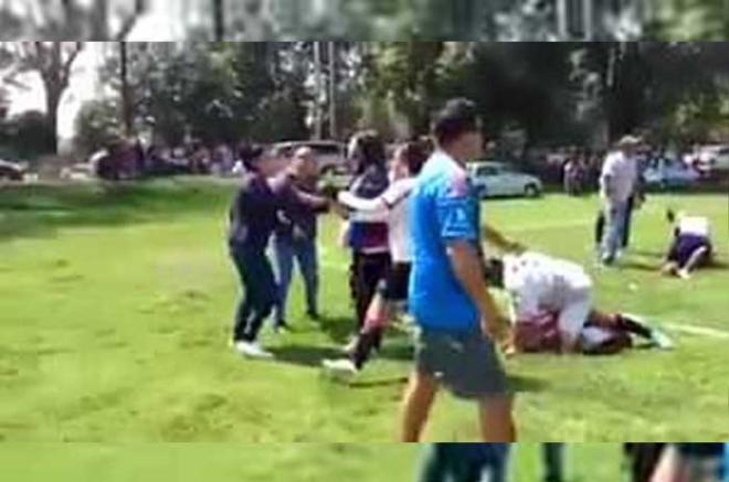 Entre ellas quedaron involucradas el equipo de fútbol femenil ESPARTANAS. Cibernautas comentaron los sucesos y denunciaron que haya castigo y lamentaron la situación.