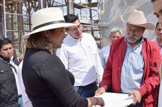 Con una inversión de seis millones de pesos se renueva el arco de entrada, banquetas, pavimentación, ciclovía y drenaje en la avenida Benito Juárez.