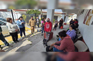 Pie de foto: Vecinos de Toluca participan en las jornadas de esterilización y vacunación del CCyBA, llevando a sus mascotas para recibir atención gratuita.